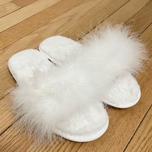 White Feather Fluffy Slippers Sz 7